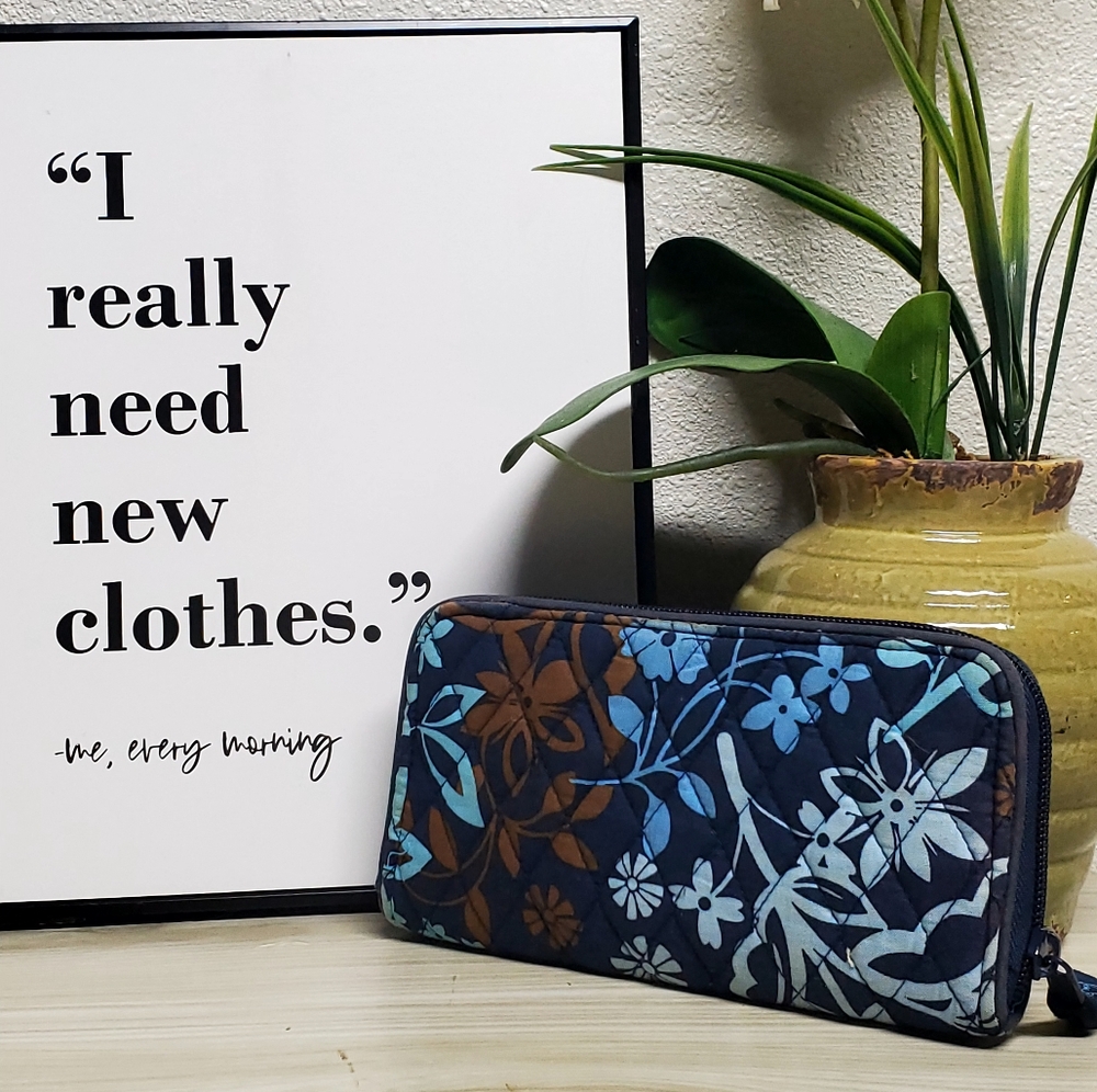 Vera Bradley In Different Shades of Blue | Zip Accordion Wallet Wristlet